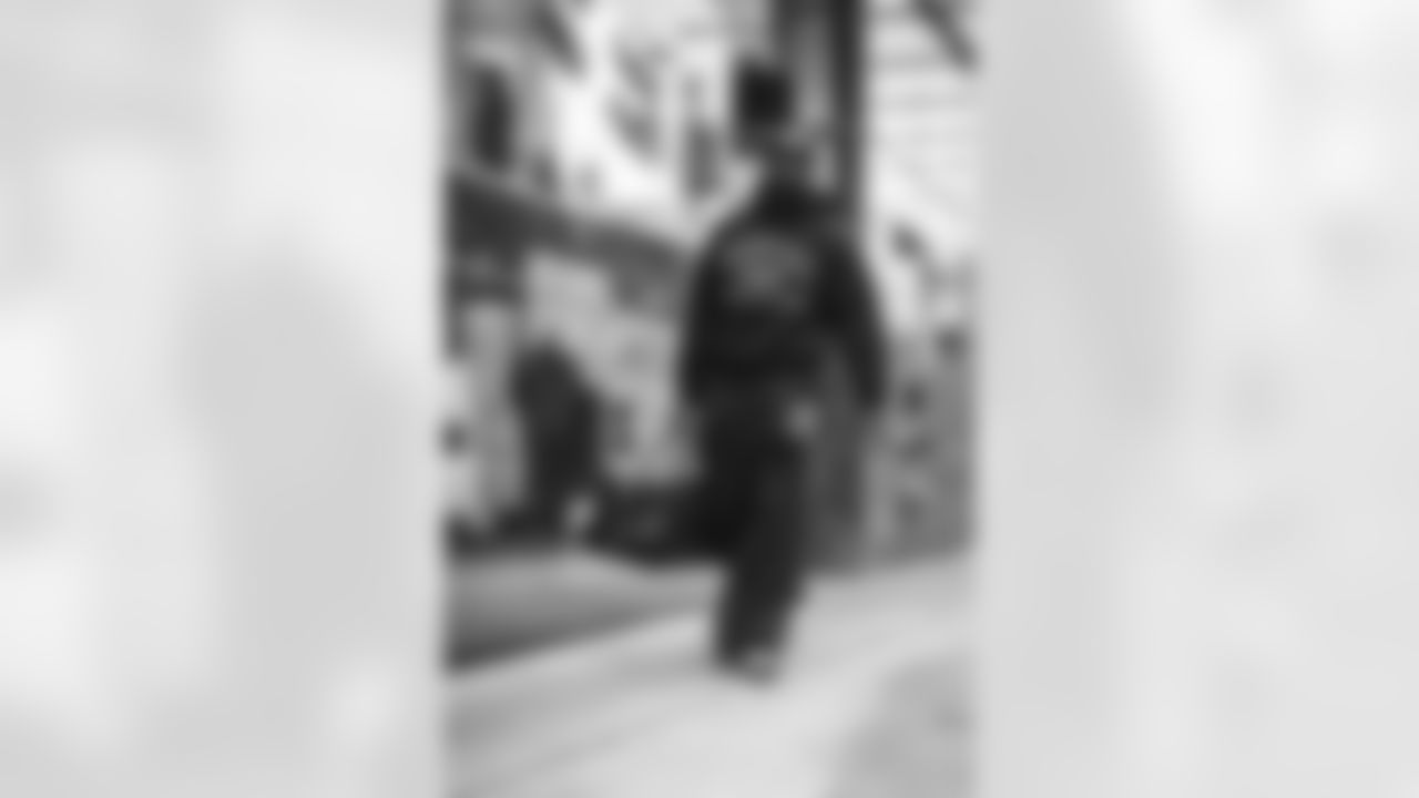 19 WR Xavier Smith travels to Lumen Field for Thursday Night Football vs. the Seahawks