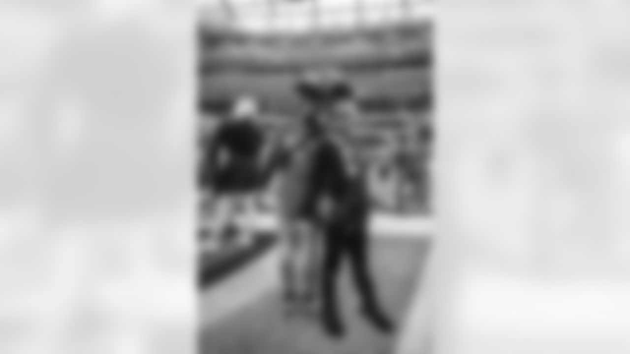 The Los Angeles Rams take on the New Orleans Saints in week 9 of the 2025 NFL regular season.