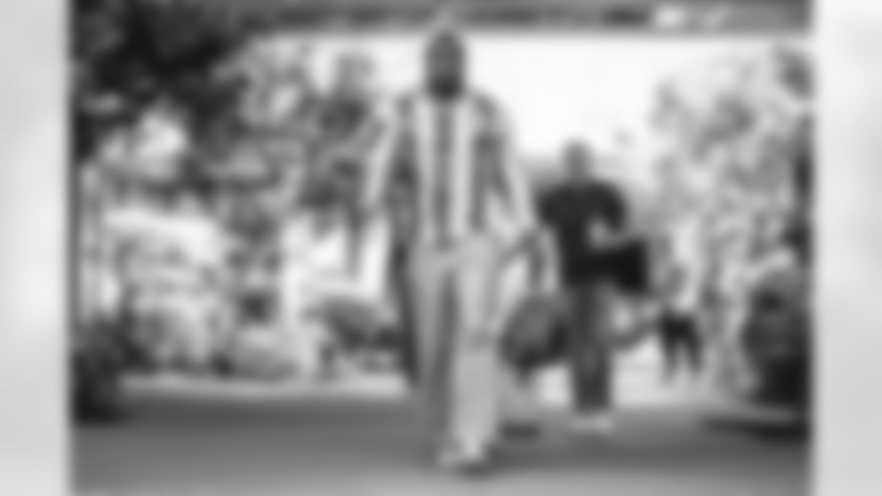 0 OLB Byron Young travels to Levi's Stadium for today's Week 10 matchup against the 49ers.