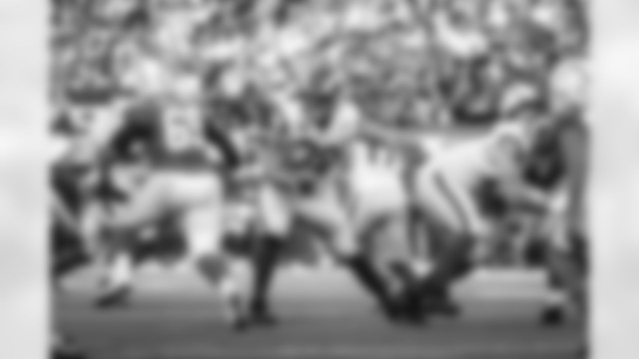 The Los Angeles Rams take on the Los Angeles Chargers during Week 17 of the 2022 NFL regular season