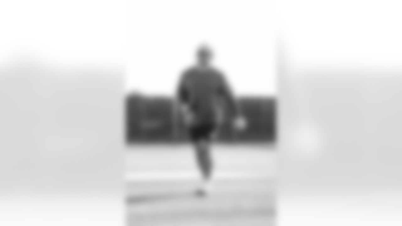 67 OL Justin Dedich arrives at SoFi Stadium for today's matchup against the Lions