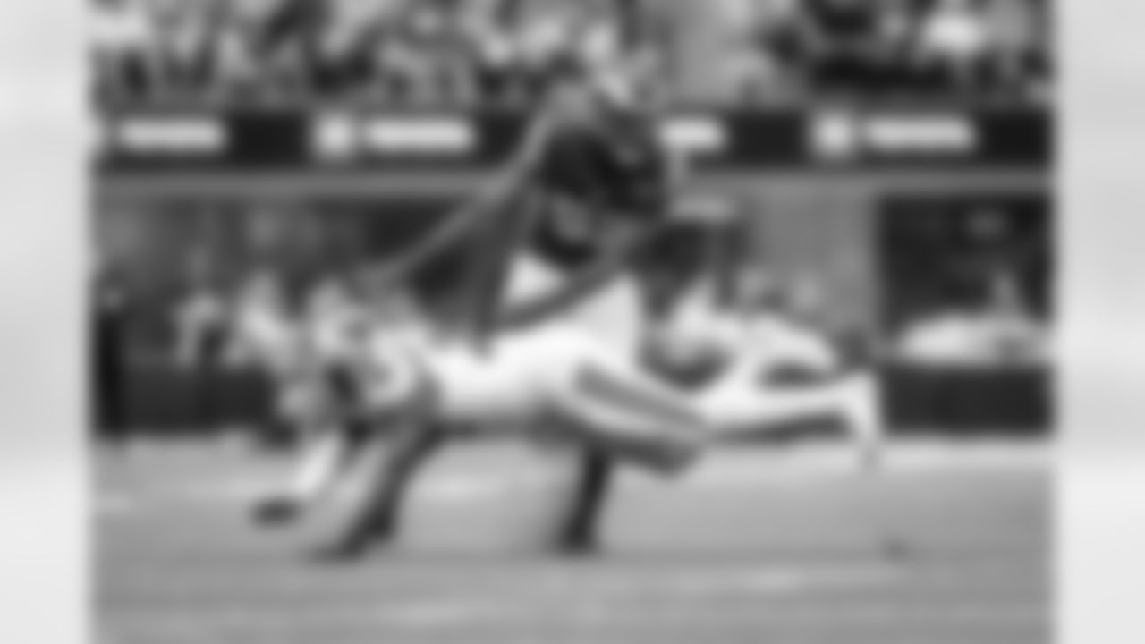 The Los Angeles Rams take on the Carolina Panthers during Week 6 of the 2022 NFL regular season.