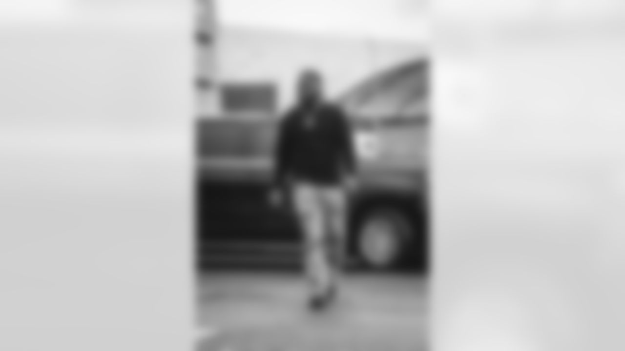 94 DE Desjuan Johnson arrives at SoFi Stadium for today's game vs. the Cardinals