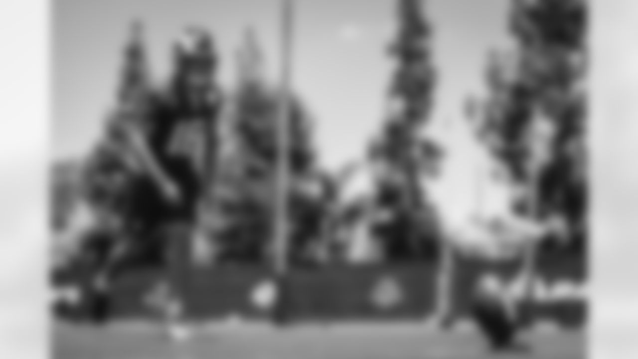 E_TOW43693
