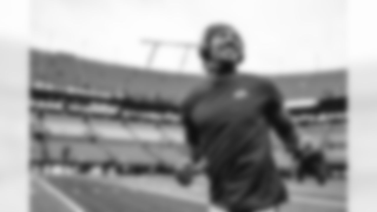 4 CB Ahkello Witherspoon warms up pregame ahead of the Rams vs. Panthers Week 13 matchup