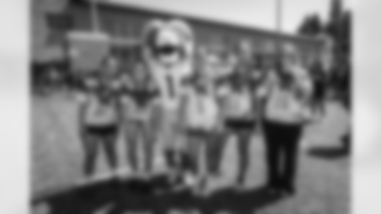 E_250913_Girls_Flag_Jamboree_TE_0156