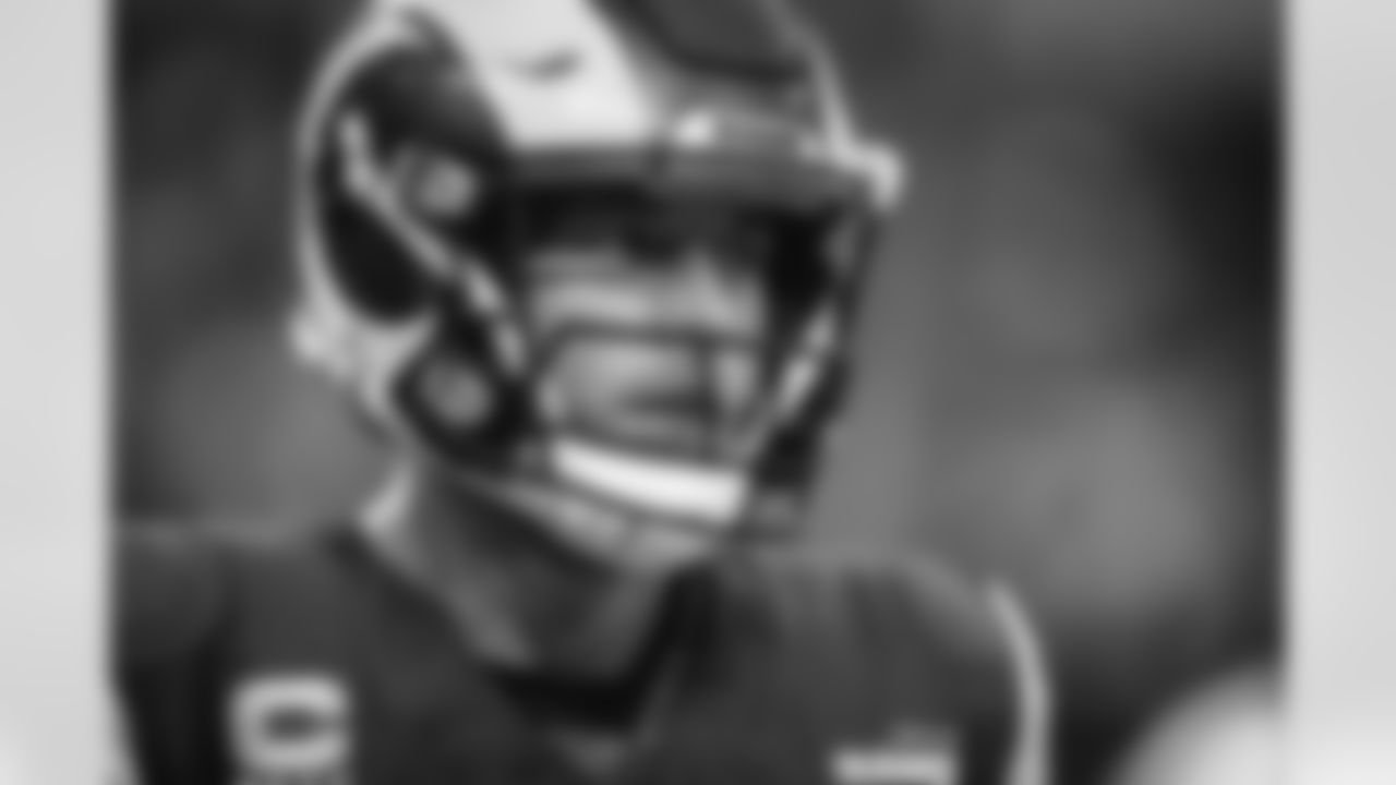 E_260104_Rams_vs_Cardinals_TE_576