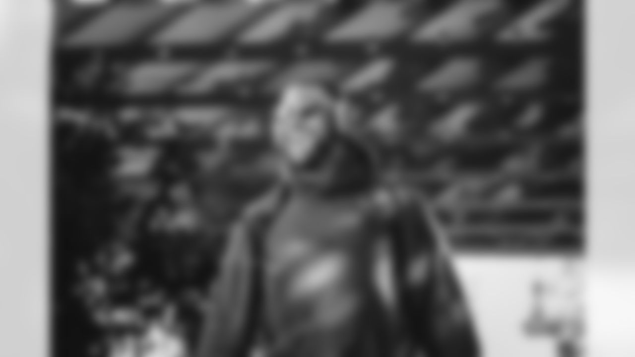 91 DE Kobie Turner travels to Levi's Stadium for today's Week 10 matchup against the 49ers.