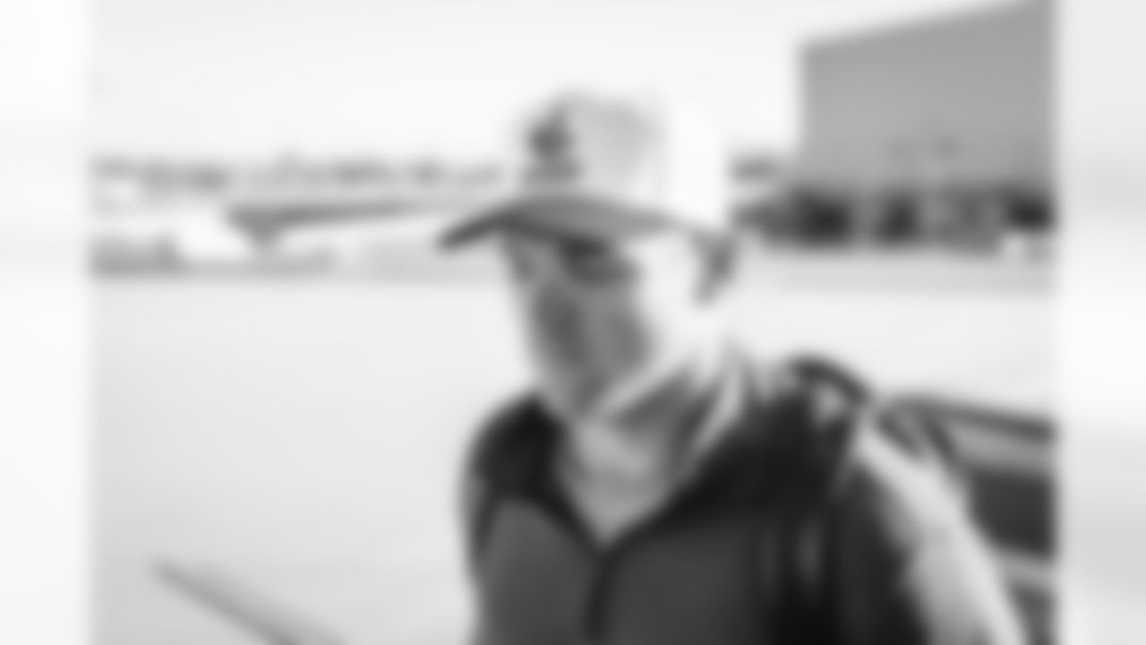 E_251206_Regular_Season_Week_14_Travel_BT_0034