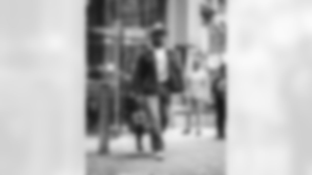 27 RB Jarquez Hunter travels to Bank of America Stadium for Wild Card matchup vs. Panthers