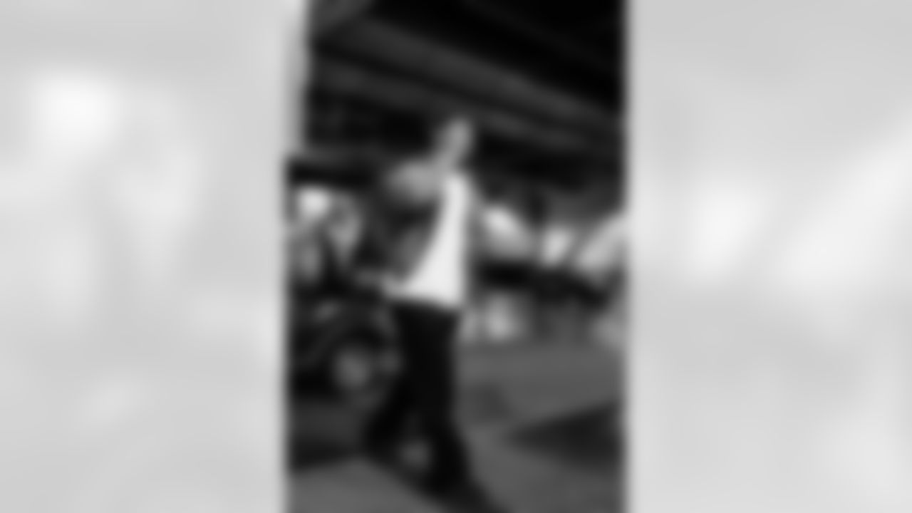 20 RB Ronnie Rivers arrives at SoFi Stadium for today's matchup against the Seahawks