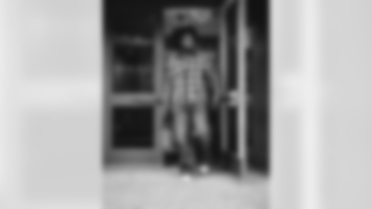 94 DE Desjuan Johnson travels to State Farm Stadium for today's game against the Cardinals