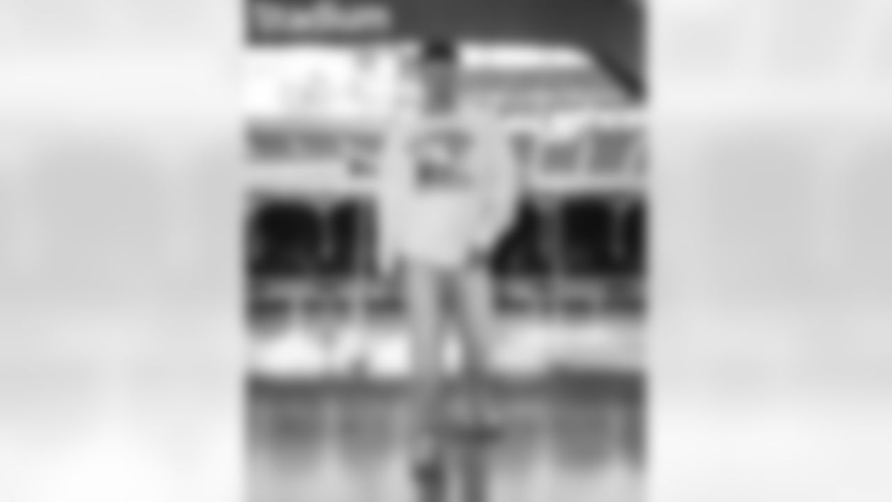 The Los Angeles Rams take on the Arizona Cardinals in week 18 of the 2025 NFL regular season.