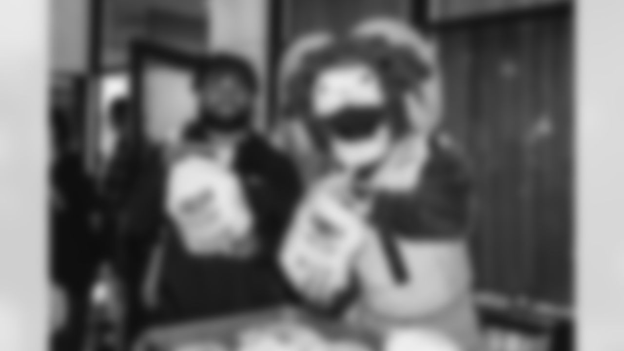 E_251118_KyrenWilliams_NELincoln_Rams_Turkey_Distribution_AD_0157