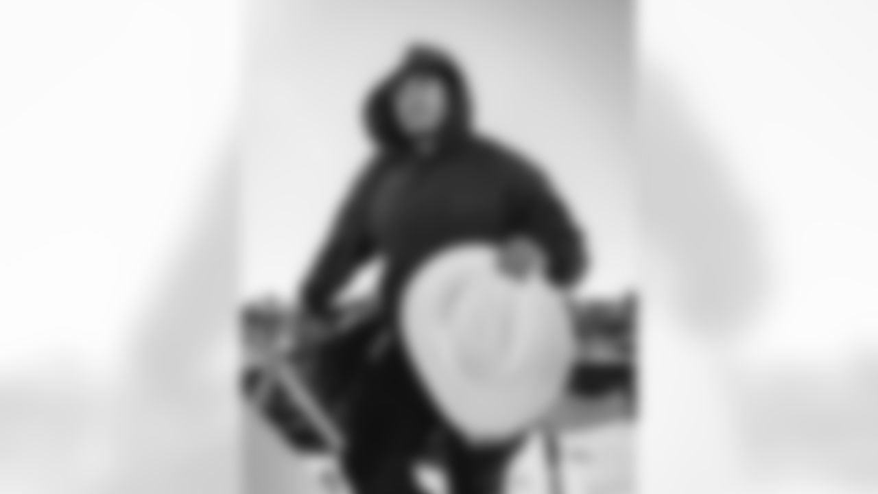 27 RB Jarquez Hunter travels to Carolina for Wild Card matchup vs. Panthers