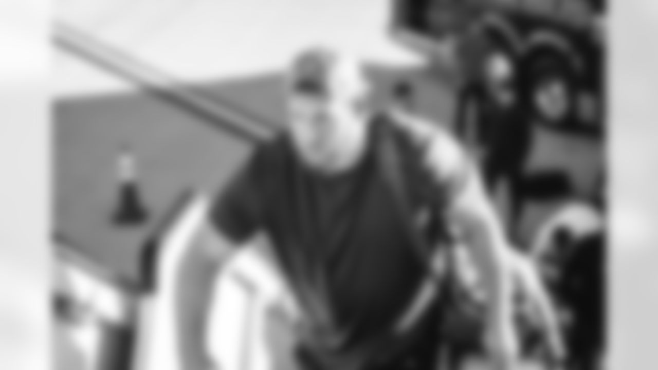 E_251206_Regular_Season_Week_14_Travel_BT_0004