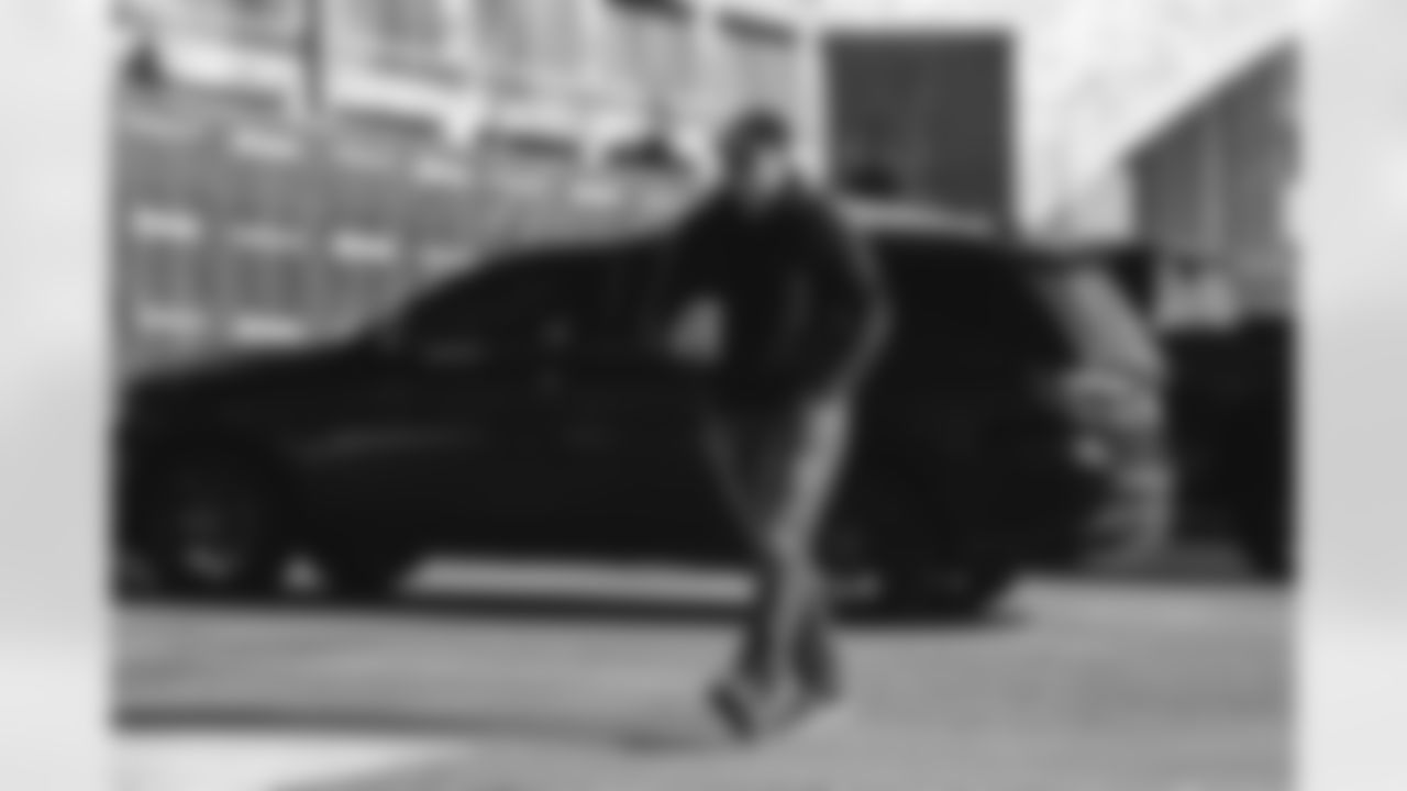 92 K Harrison Mevis arrives at SoFi Stadium for today's matchup against the Lions