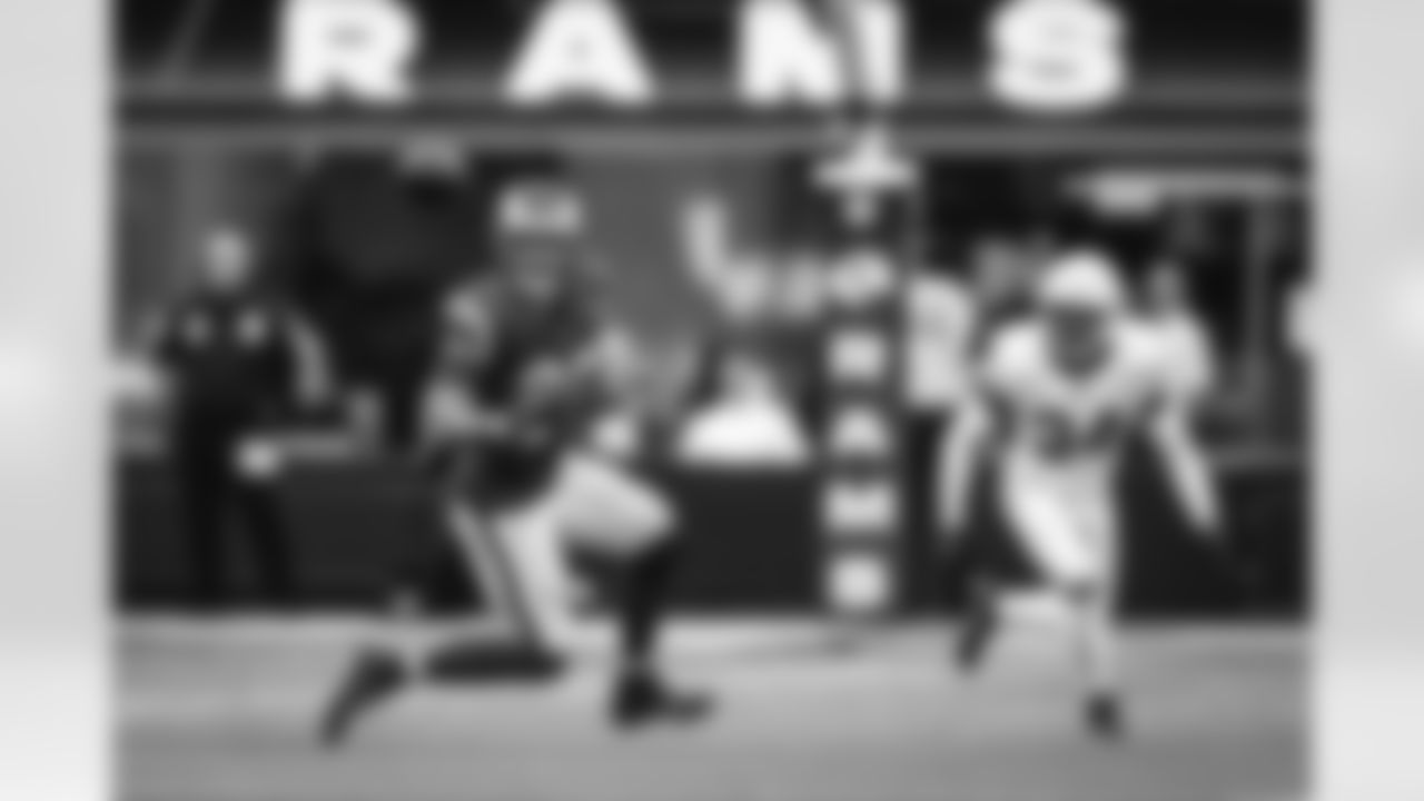 E_260104_Rams_vs_Cardinals_TE_399