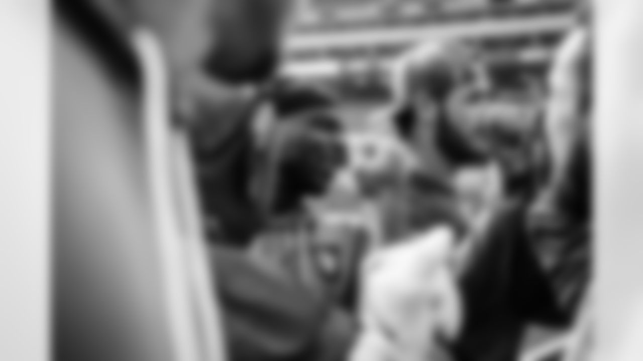 Rams players warms up pregame ahead of the Rams vs. Saints Week 9 matchup