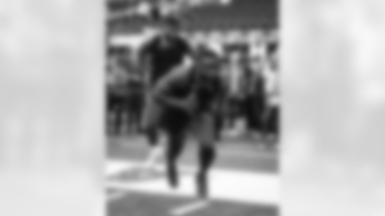 The Los Angeles Rams take on the Arizona Cardinals in week 18 of the 2025 NFL regular season.