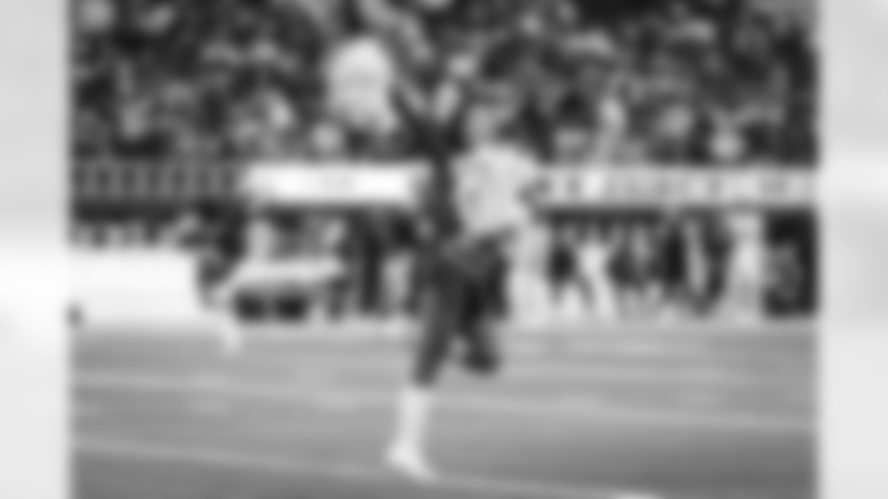 E_260104_Rams_vs_Cardinals_TE_464