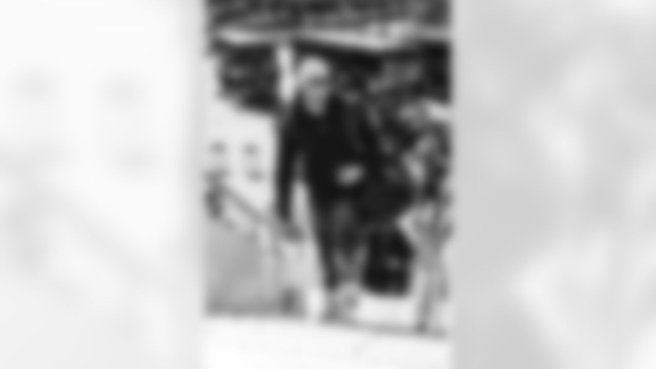 89 TE Tyler Higbee travels to Chicago for Divisional matchup vs. Bears