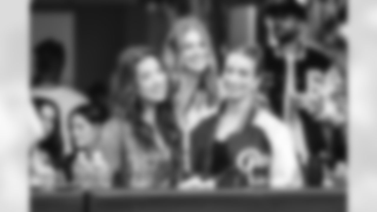 E_260104_Rams_vs_Cardinals_TE_483