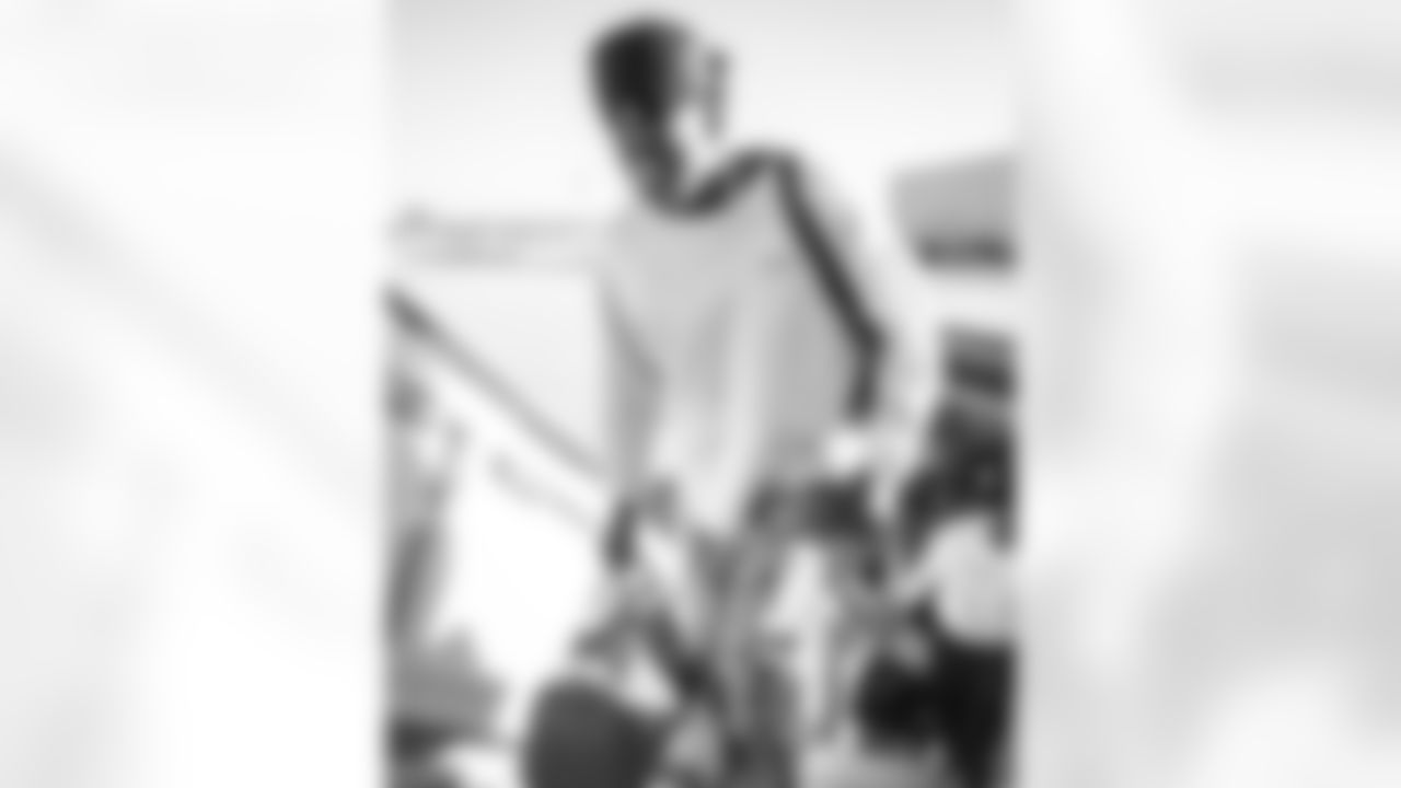 E_251206_Regular_Season_Week_14_Travel_BT_0012