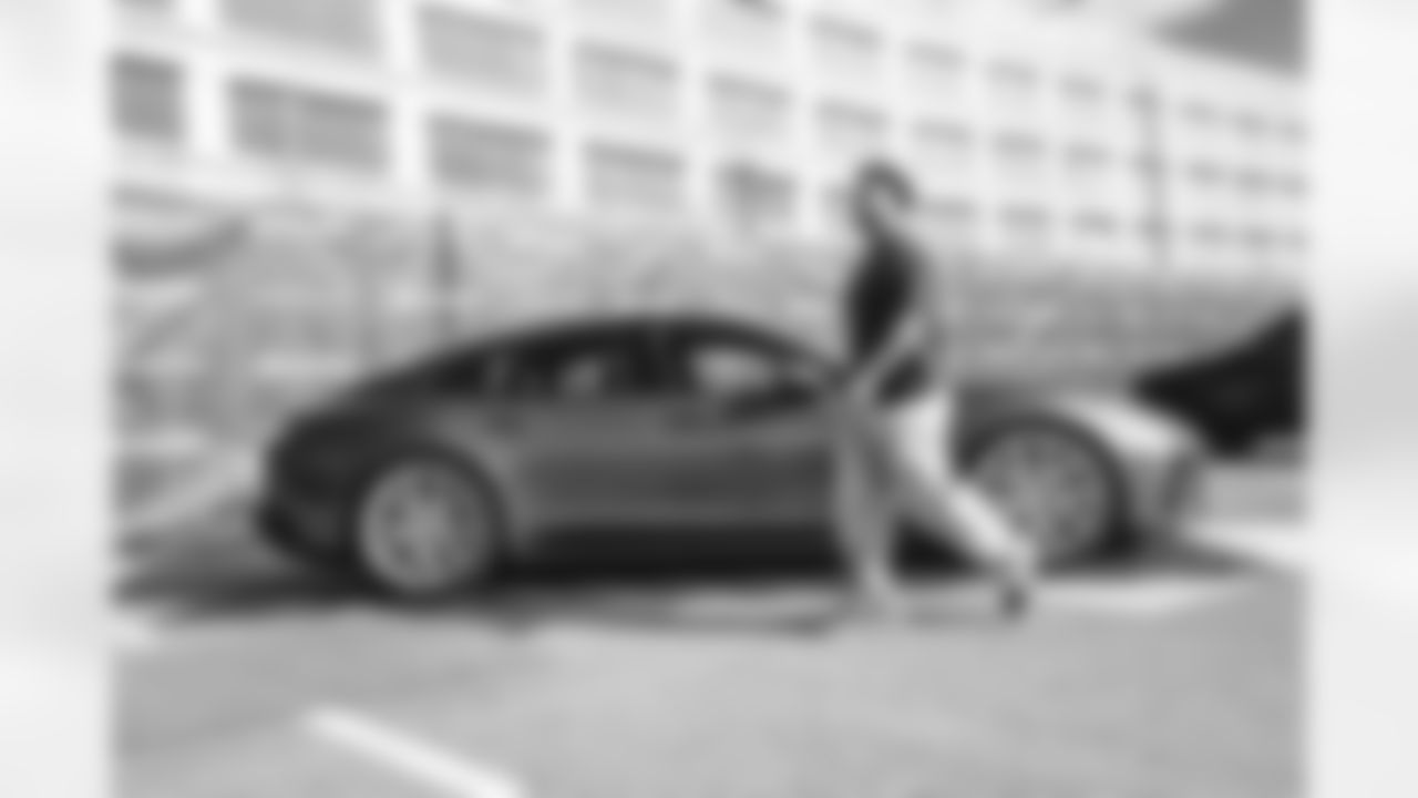 22 RB Blake Corum arrives at SoFi Stadium for today's matchup against the Lions