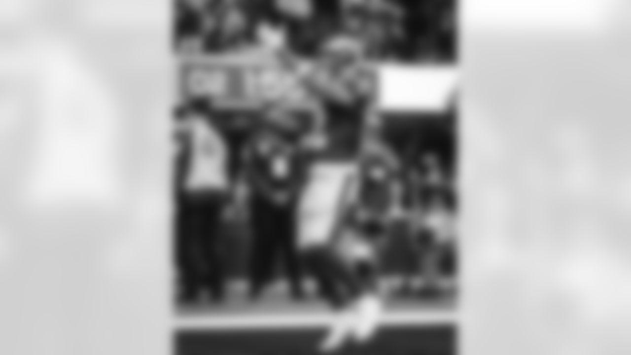 The Los Angeles Rams take on the Arizona Cardinals in week 18 of the 2025 NFL regular season.