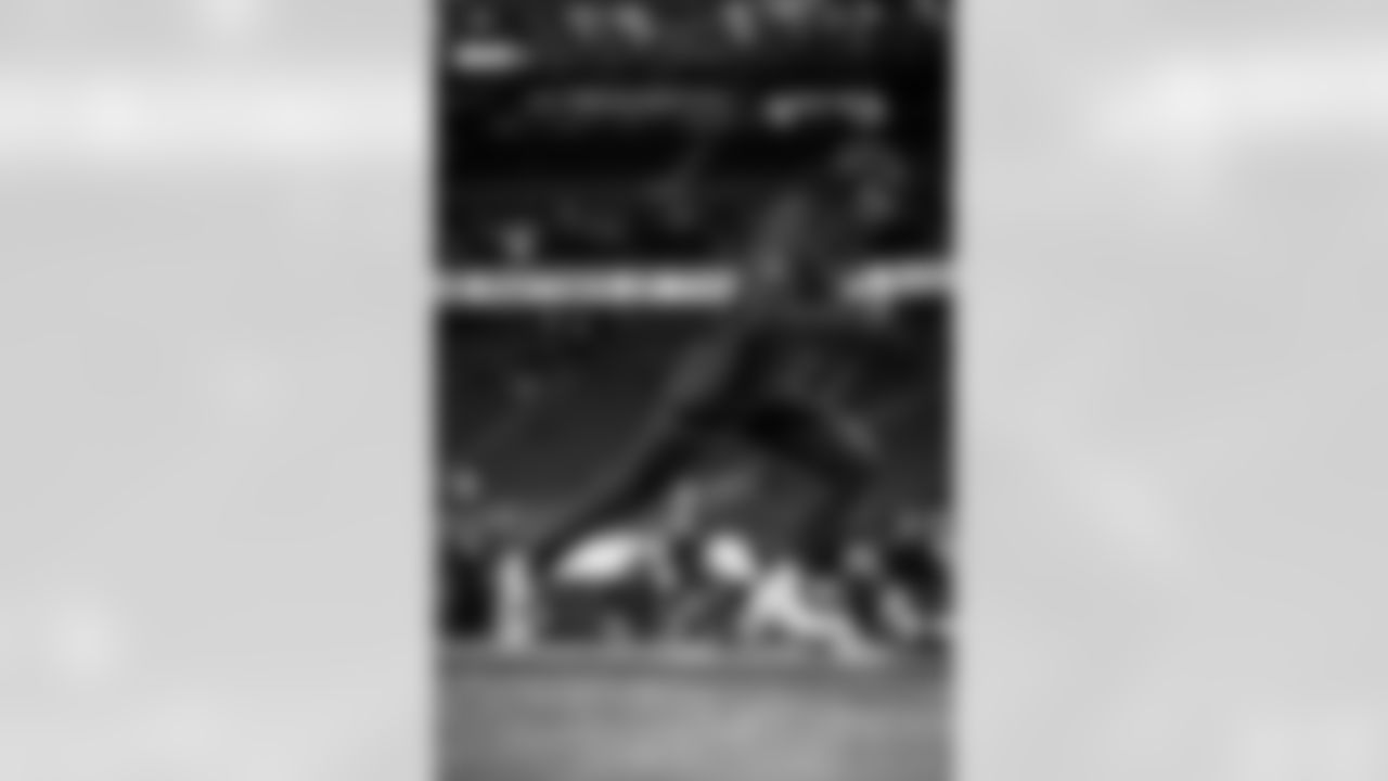 5 WR Tutu Atwell warms up pregame ahead of the Rams vs. Falcons Week 17 matchup