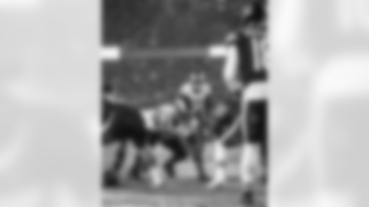 The Los Angeles Rams take on the Chicago Bears in the divisional round of the 2025 NFL post season.