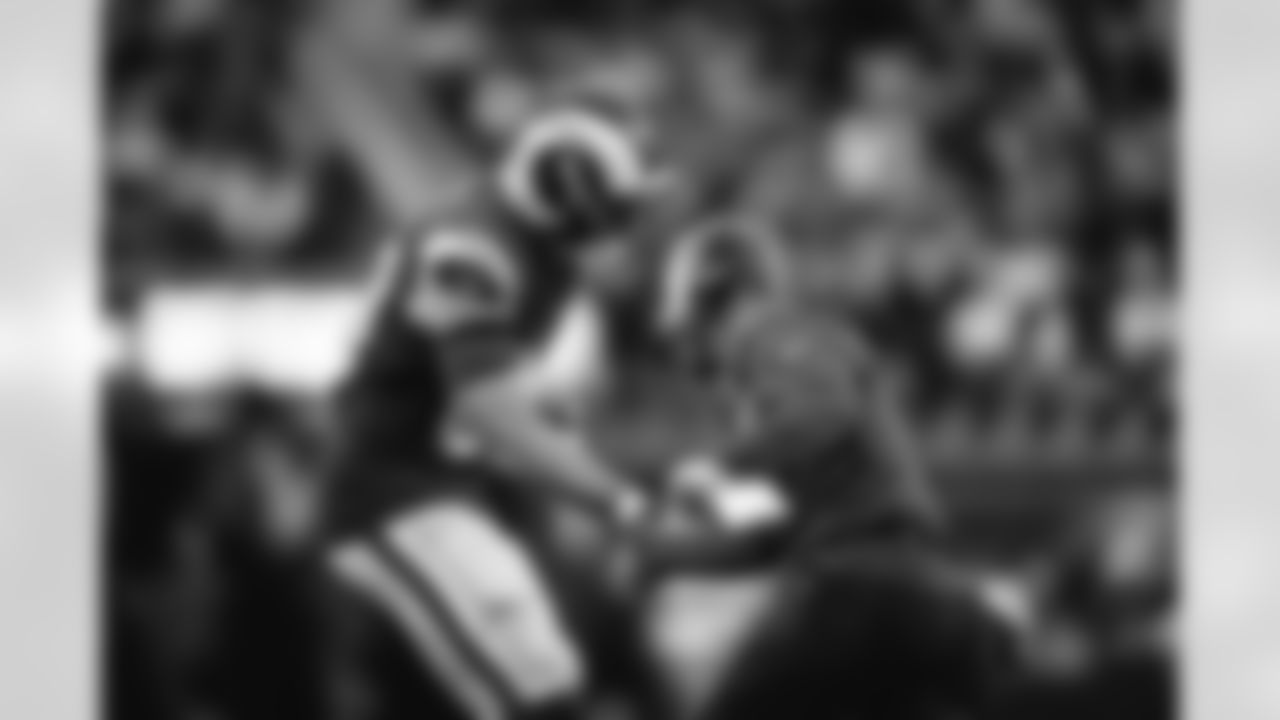 E_260104_Rams_vs_Cardinals_TE_650