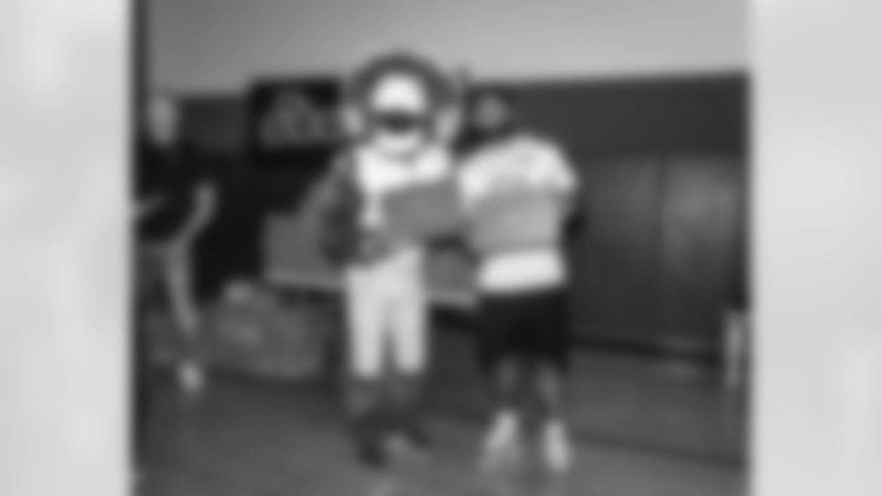 Kyren Williams joins Rampage and Seattle Seahawks mascot Blitz to uplift students impacted by the Eaton Fire