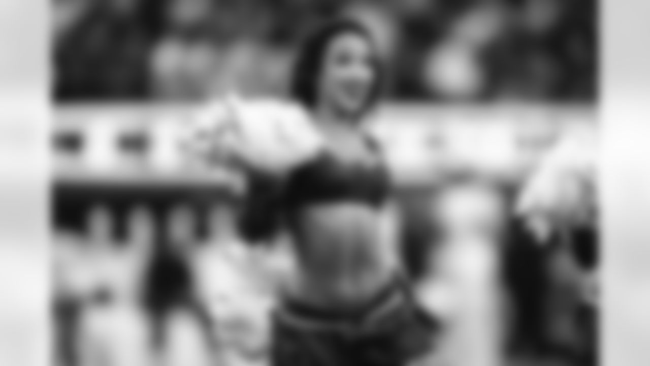 E_260104_Rams_vs_Cardinals_TE_470