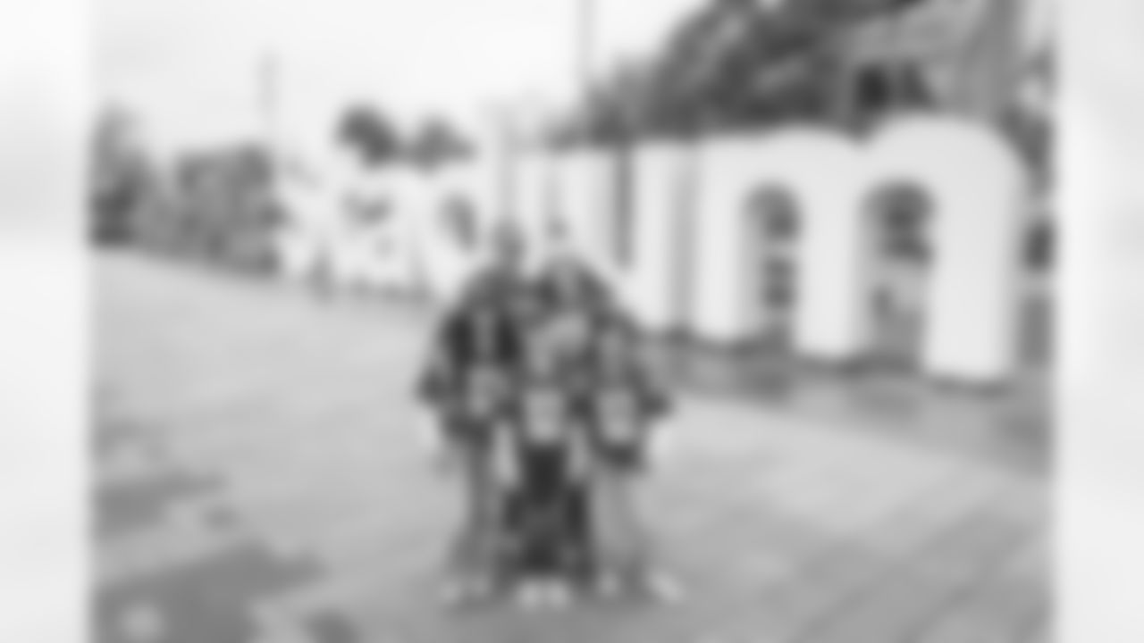 The Los Angeles Rams take on the Arizona Cardinals in week 18 of the 2025 NFL regular season.