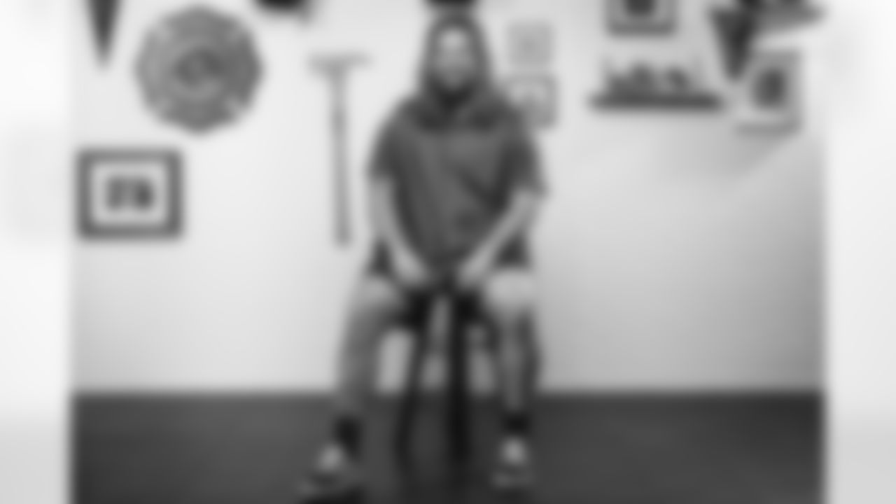 60 OL Wyatt Bowles