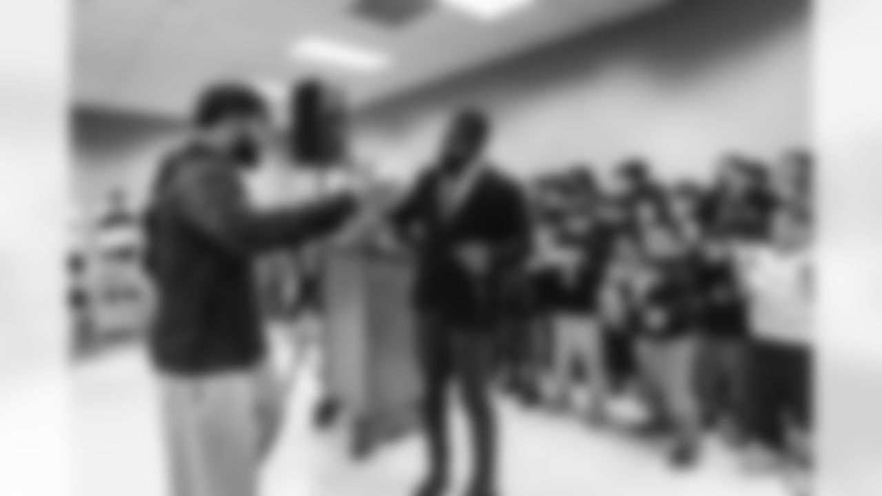 E_251118_KyrenWilliams_NELincoln_Rams_Turkey_Distribution_AD_0107