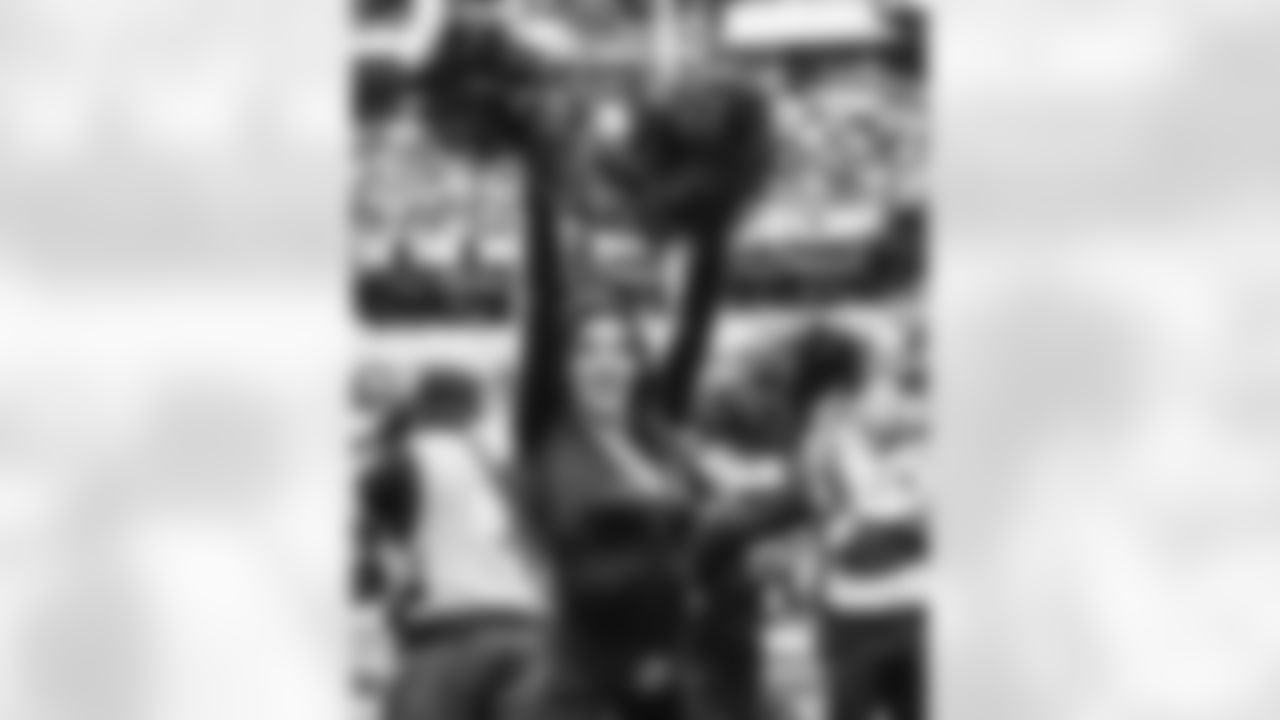 The Los Angeles Rams take on the Seattle Seahawks in week 11 of the 2025 NFL regular season.