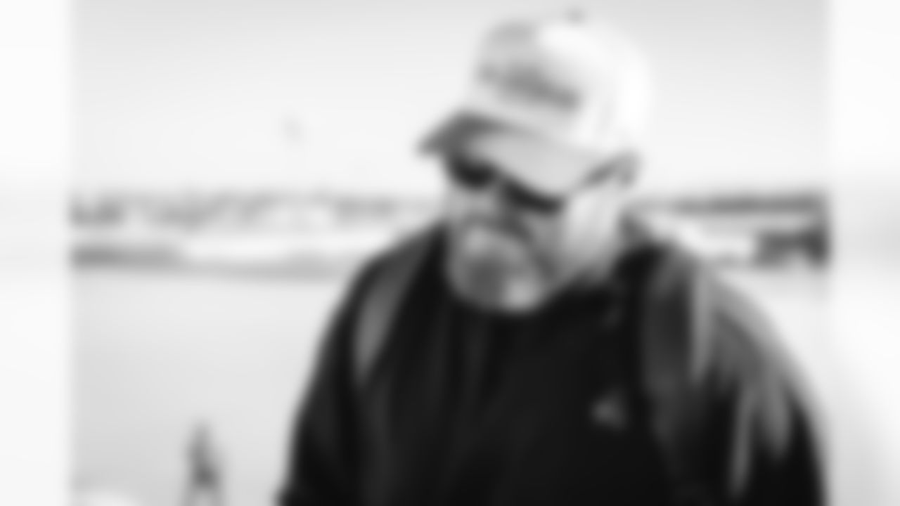 E_251206_Regular_Season_Week_14_Travel_BT_0038