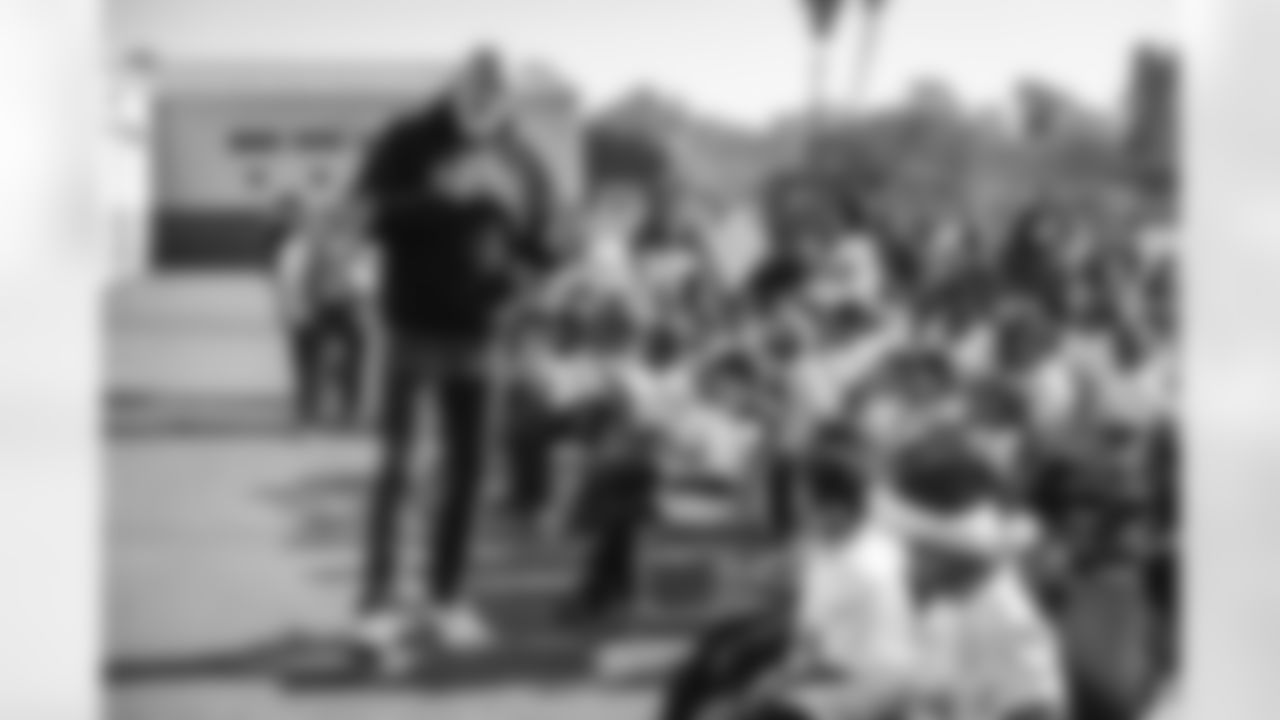 E_251215_Holiday_Bike_Giveaway_HY_00063