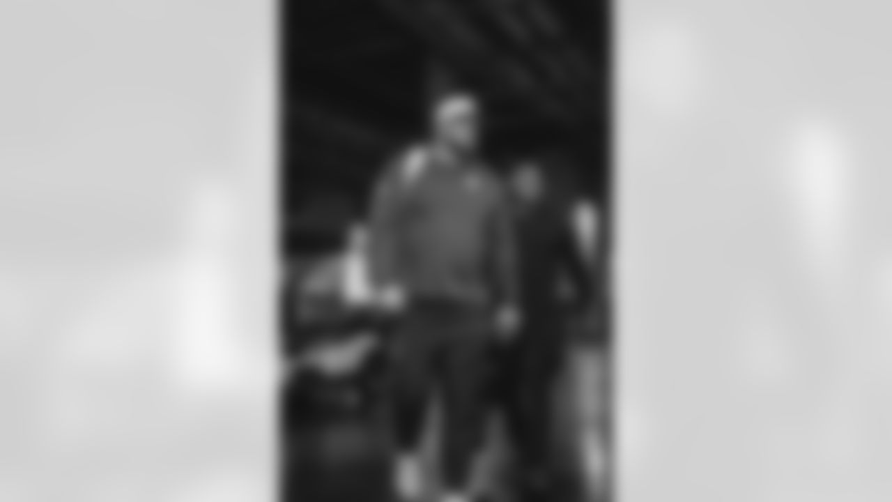 50 OL Beaux Limmer arrives at SoFi Stadium for today's matchup against the Saints