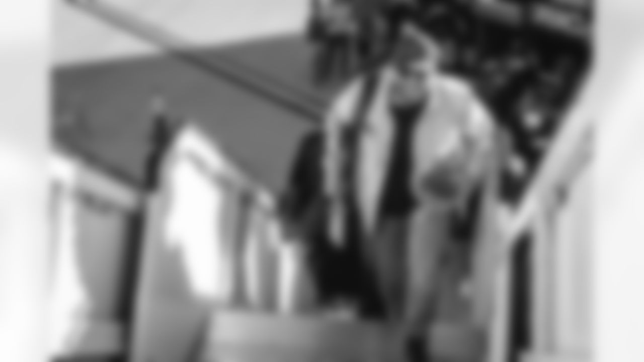 E_251206_Regular_Season_Week_14_Travel_BT_0029