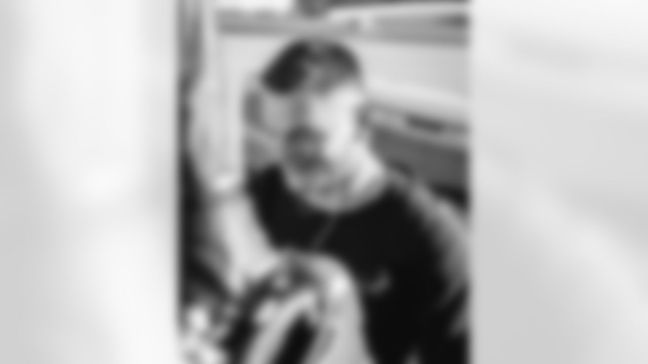 E_251206_Regular_Season_Week_14_Travel_BT_0075