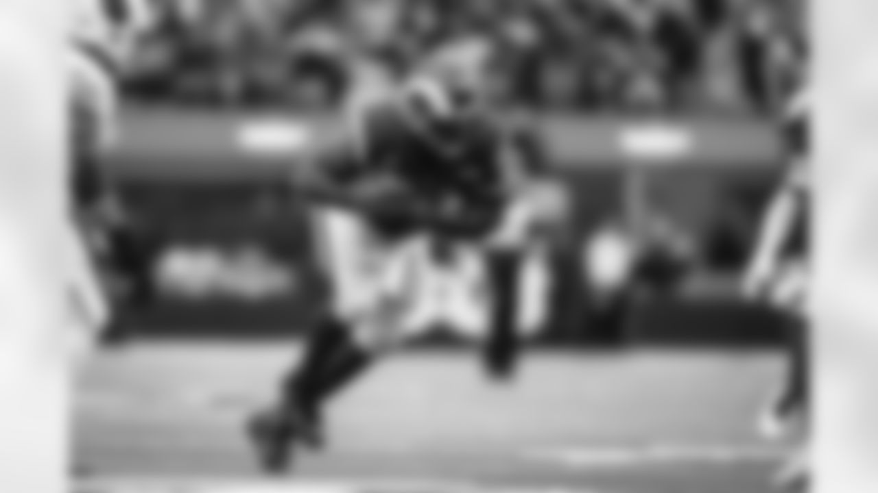 E_260104_Rams_vs_Cardinals_TE_343