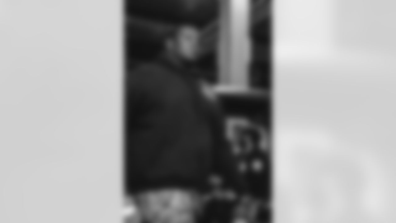 95 NT Poona Ford arrives at SoFi Stadium for today's matchup against the Saints