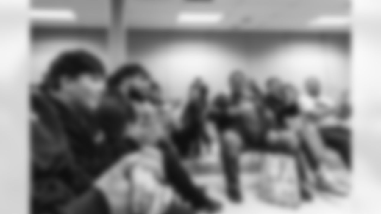 E_251118_KyrenWilliams_NELincoln_Rams_Turkey_Distribution_AD_0092