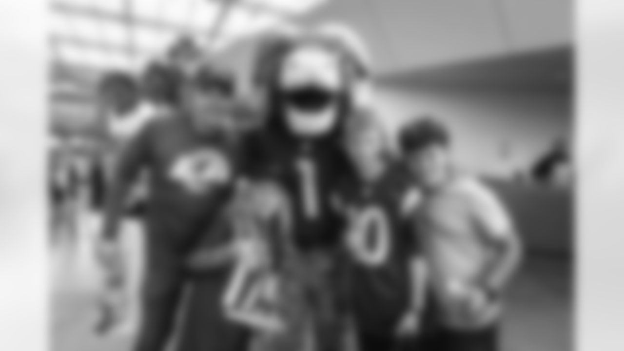 The Los Angeles Rams take on the New Orleans Saints in week 9 of the 2025 NFL regular season.