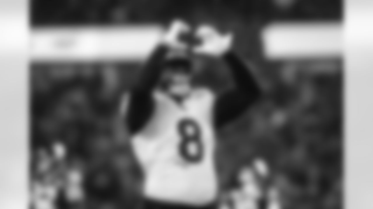 The Los Angeles Rams take on the Chicago Bears in the divisional round of the 2025 NFL post season.