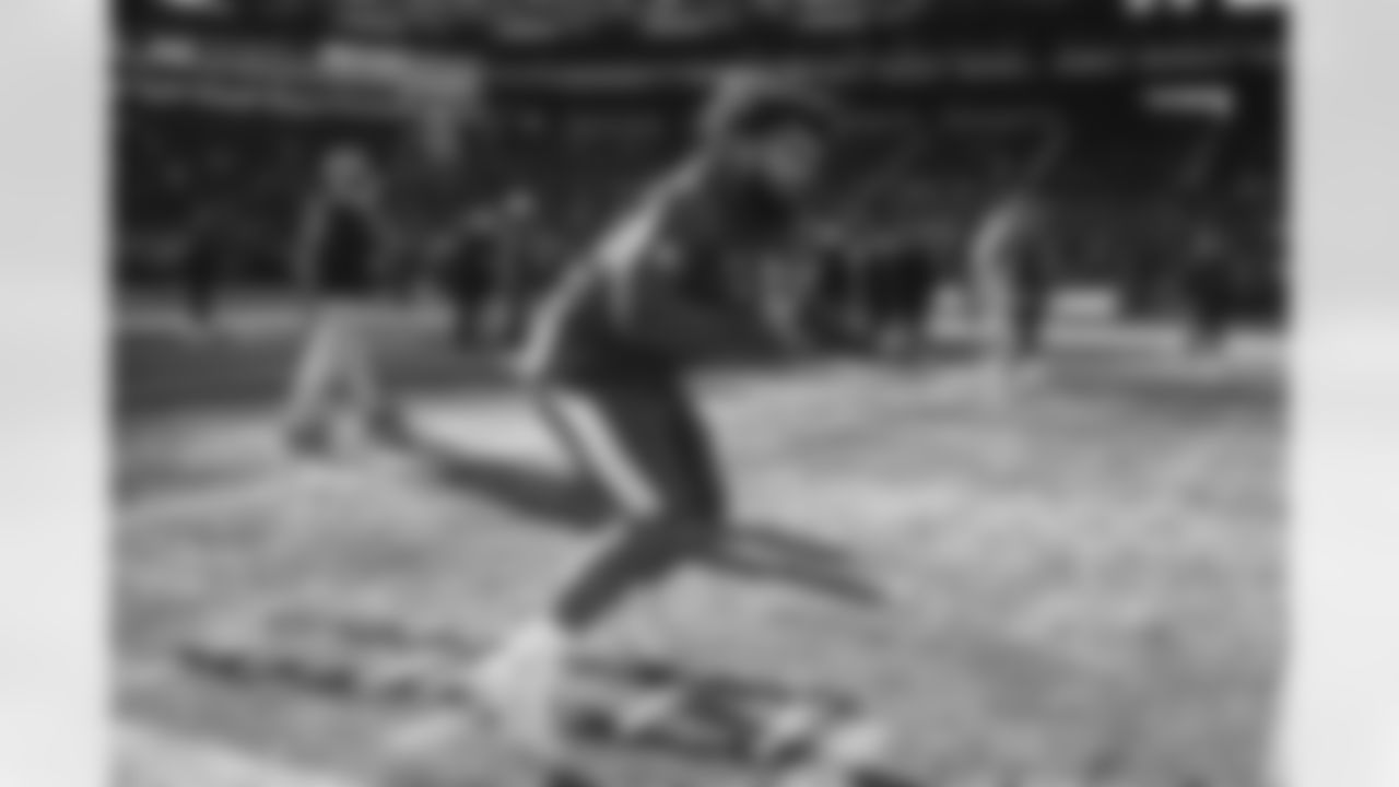 23 RB Kyren Williams warms up pregame ahead of the Rams vs. Seahawks NFC Championship game